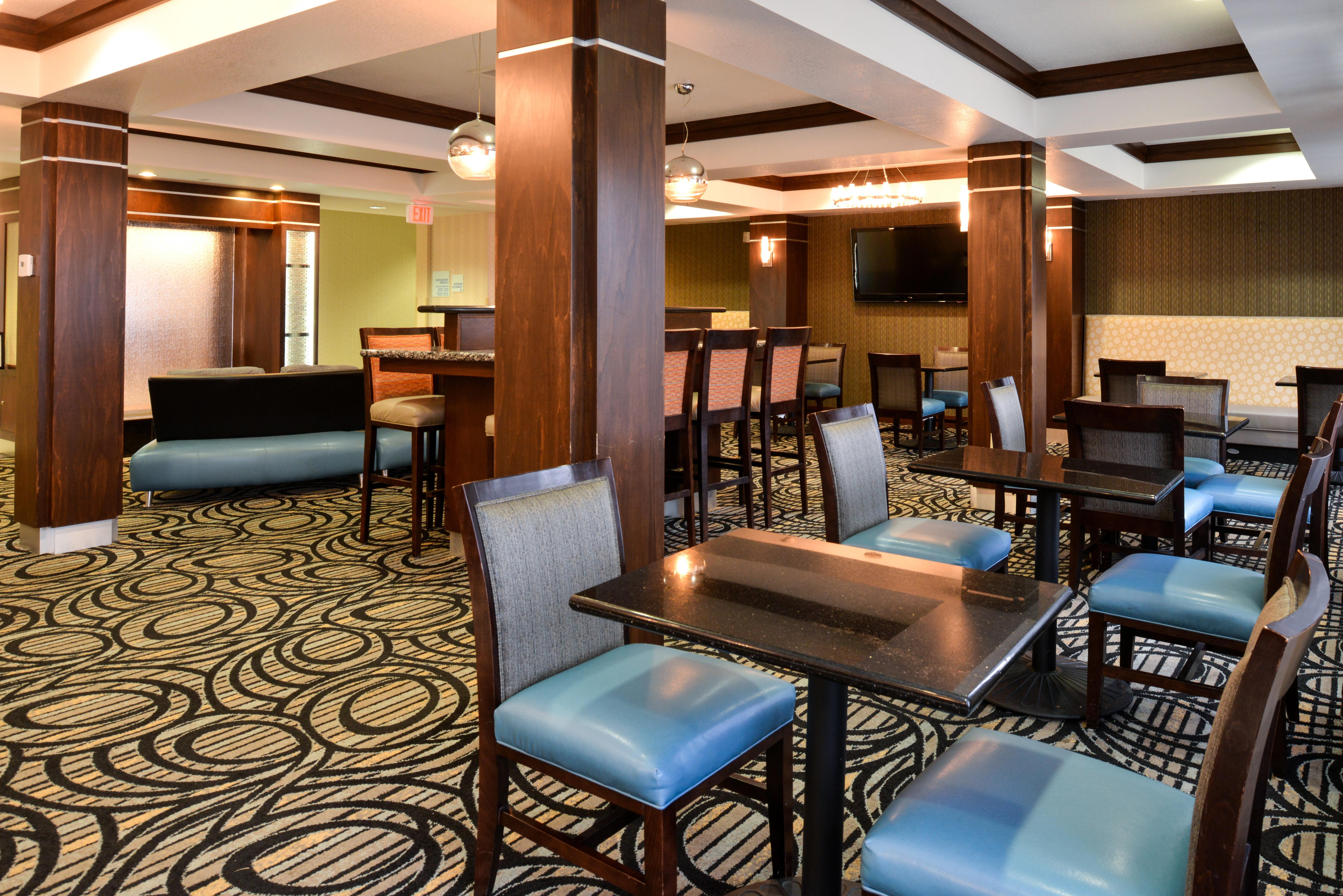 Holiday Inn Express & Suites Greenfield By Ihg Exterior photo