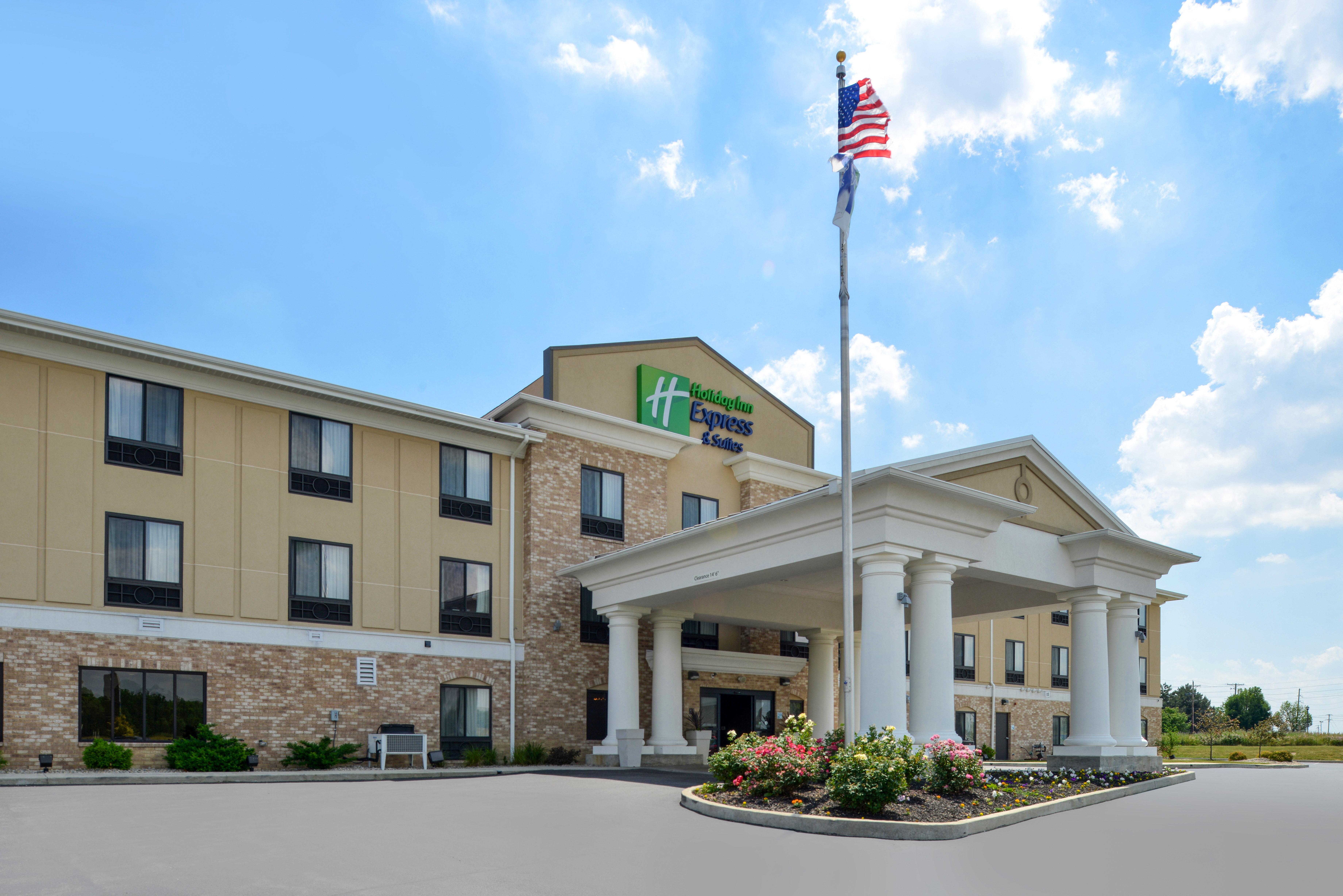 Holiday Inn Express & Suites Greenfield By Ihg Exterior photo