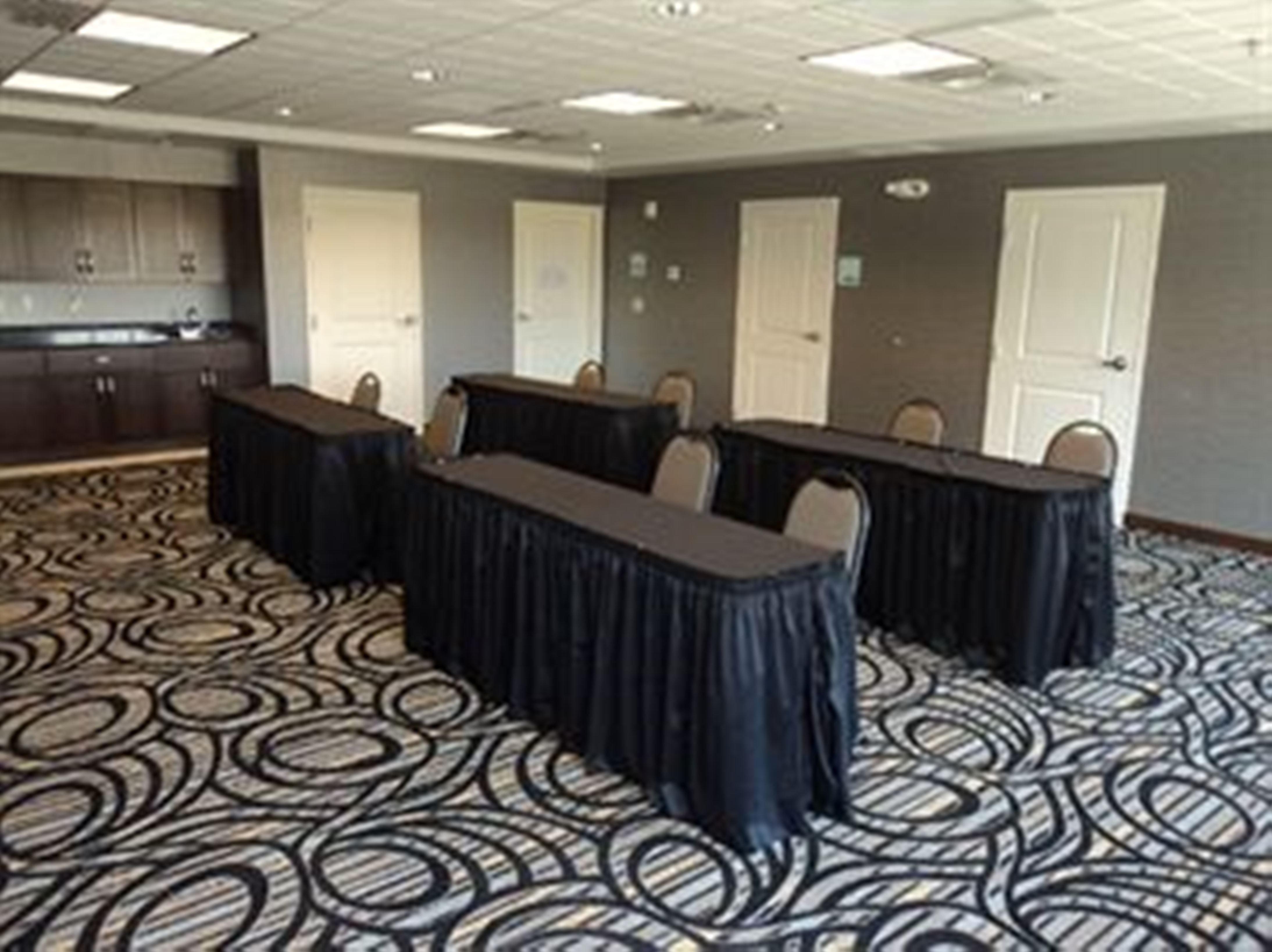 Holiday Inn Express & Suites Greenfield By Ihg Exterior photo