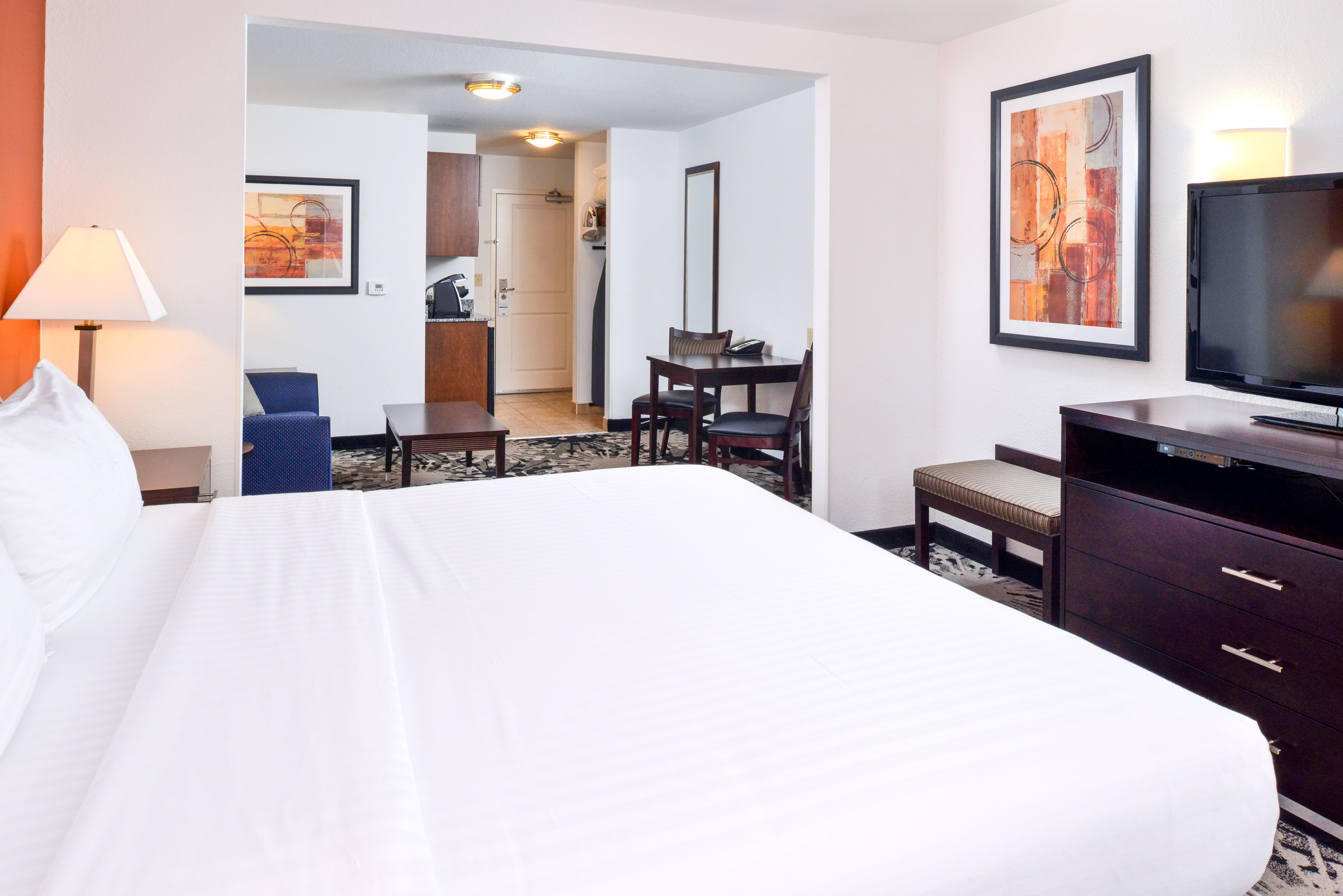 Holiday Inn Express & Suites Greenfield By Ihg Exterior photo
