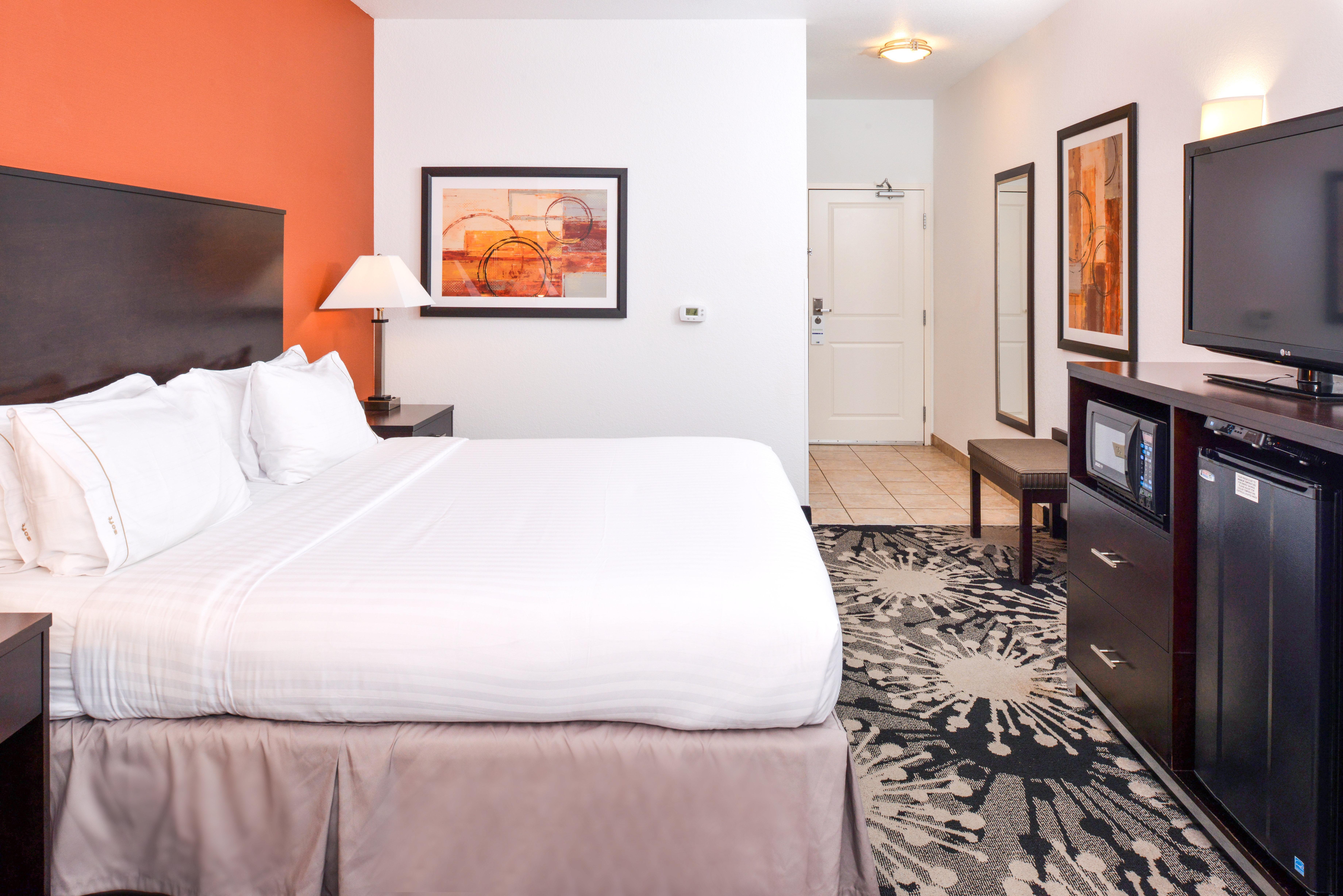 Holiday Inn Express & Suites Greenfield By Ihg Exterior photo