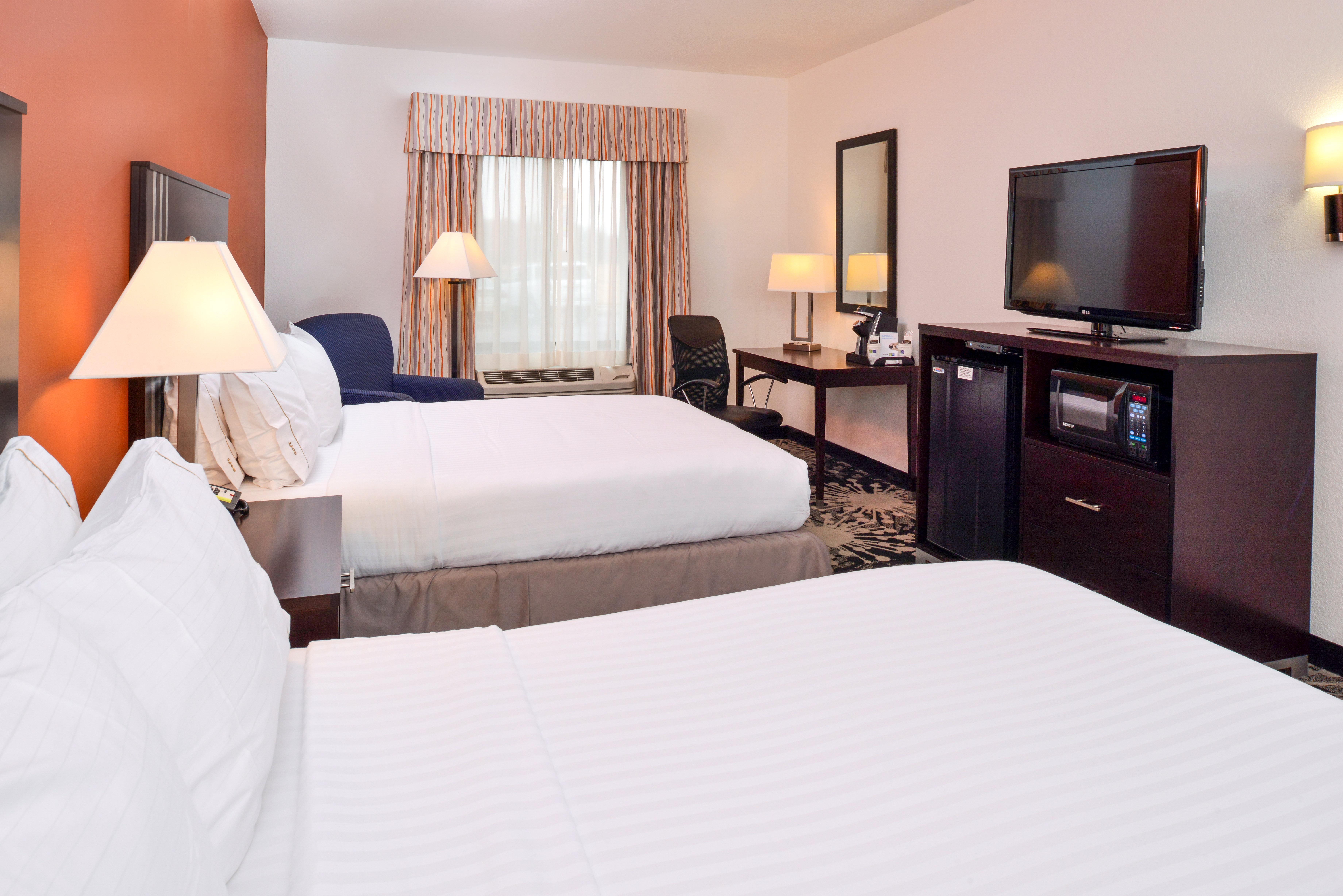 Holiday Inn Express & Suites Greenfield By Ihg Exterior photo