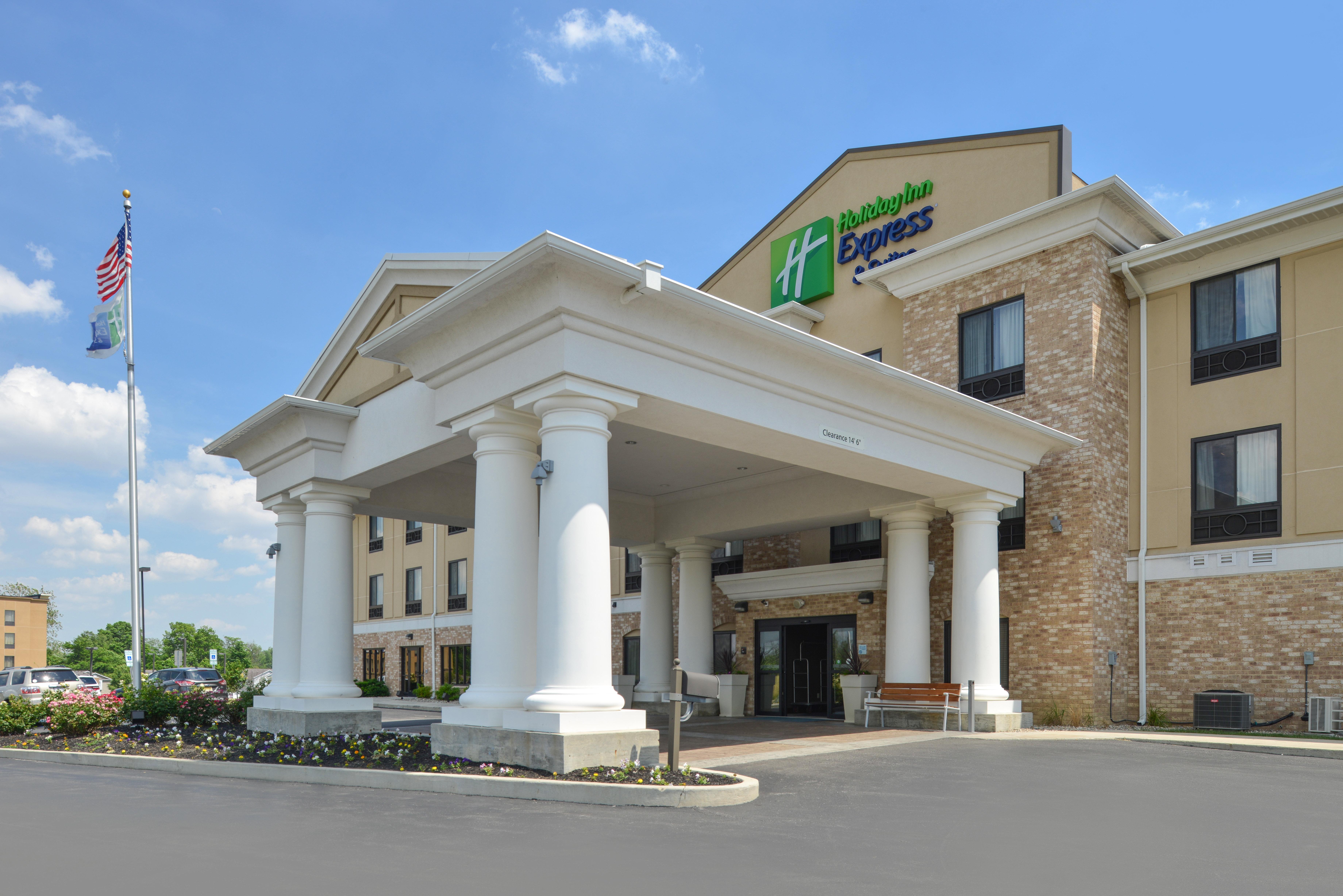Holiday Inn Express & Suites Greenfield By Ihg Exterior photo