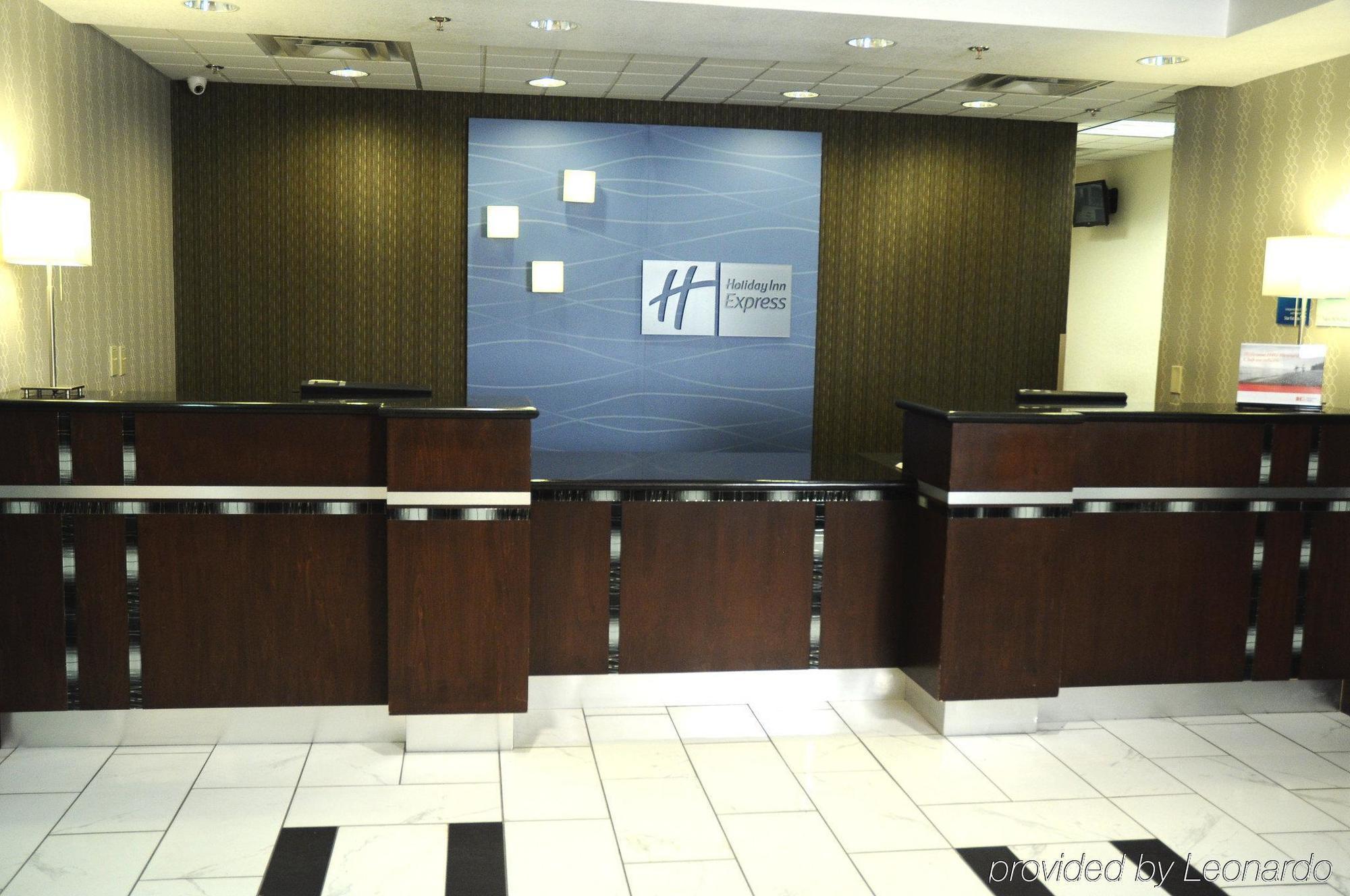 Holiday Inn Express & Suites Greenfield By Ihg Exterior photo