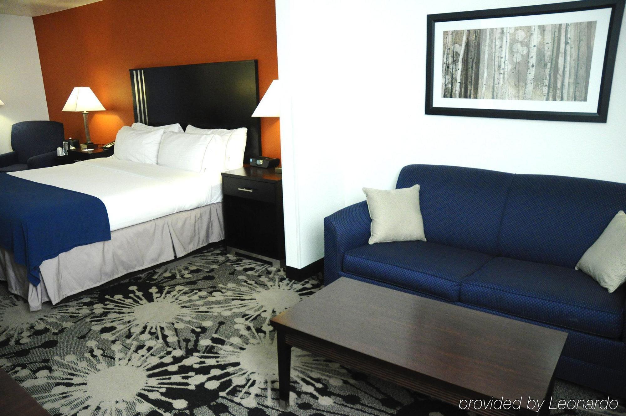 Holiday Inn Express & Suites Greenfield By Ihg Exterior photo