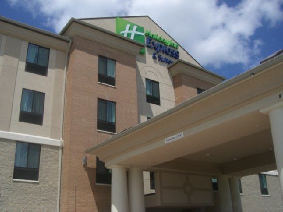 Holiday Inn Express & Suites Greenfield By Ihg Exterior photo