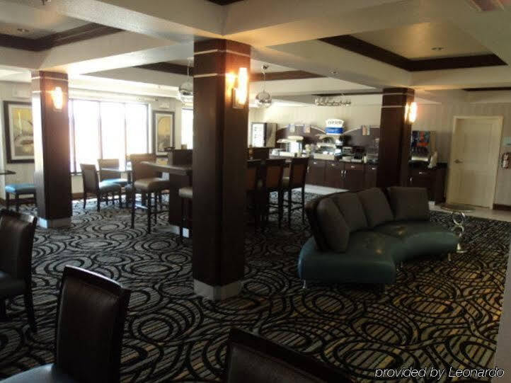 Holiday Inn Express & Suites Greenfield By Ihg Exterior photo
